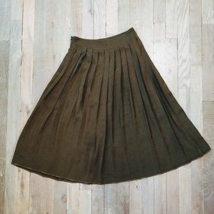 Olive green box pleat a-line skirt XS